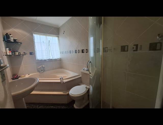 3 BEDROOM FREEHOLD FOR SALE IN WOODLANDS